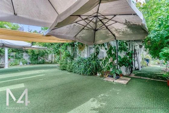 Casa En Venta De 6 Dorm. En Las Condes