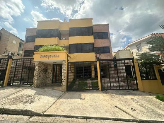 Townhouse En El Conjunto Residencial Trastevere En La Urb, El Parral, Valencia.