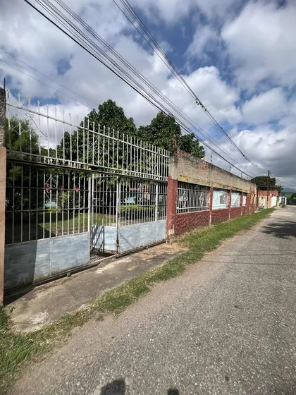 Maritza López Vende Casa Tipo Chalet Mini Granja En S. Diego