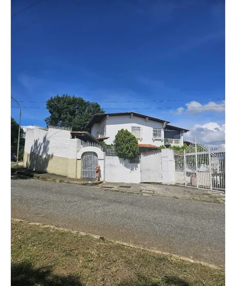 Vendo Quinta En Calle Cerrada 456m2 La Unión 9809