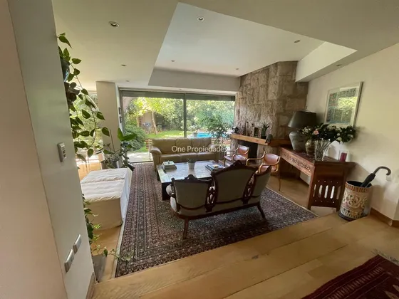 Casa En Venta De 6 Dorm. En Las Condes
