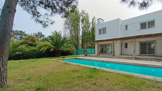 Casa 3 Dormitorios Fondo Piscina Parrillero Playa Pinar Sur