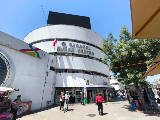 Av. Pedro De Valdivia Con Irarrazaval Mall Caracol Ñuñoa