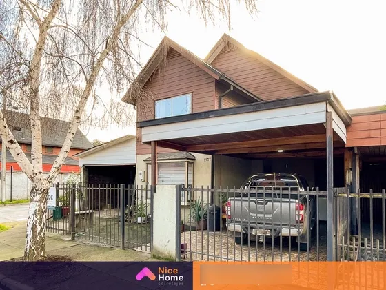 Venta De Casa Con Piscina Y Quincho, Sector Residencial.