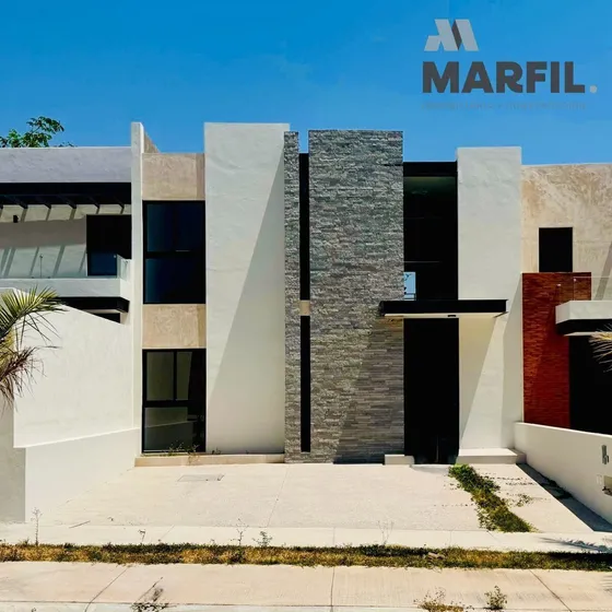 Casa En Renta De 3 Recámaras, Con Vista Al Jardín Al Norte De Colima