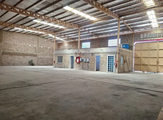 Se Alquila Galpon En El Centro Empresarial Vidoño Barcelona. Solo Cliente.y