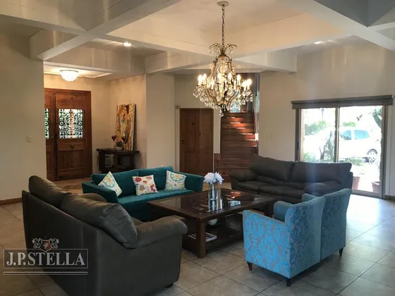 Casa 6 Ambientes - Quincho - Pileta - Casa De Caseros- Villa Luzuriaga