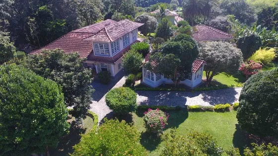 Sitio/pousada Em Conservatória/rj.