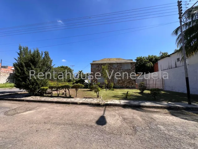 Excelente Casa Tipo Townhouse En Venta En Santa Rosalía Cagua Hermoso Jardín Excelente Zona Agua Seguridad Nela 25-21613