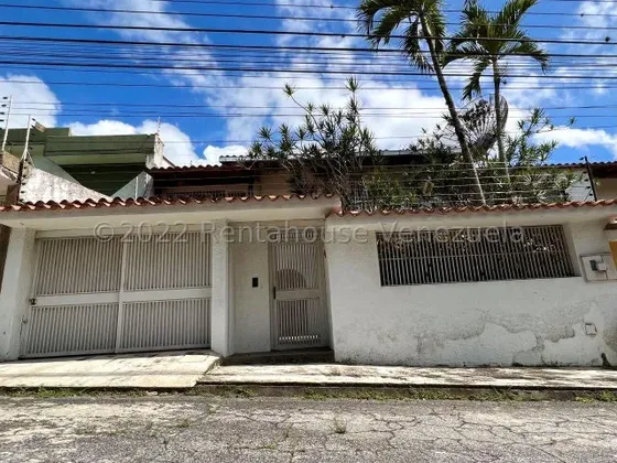 Casa En Venta Urb. Miranda 23-11308 Mc