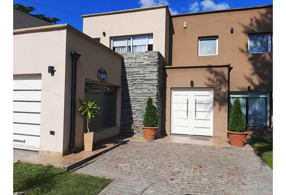 Casa En Venta En Monte Grande 5 Ambientes