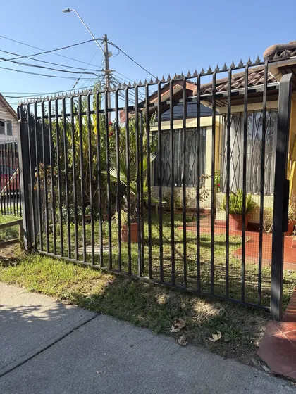 Casa Ubicada En San Sebastian / Avda. Lo Toros