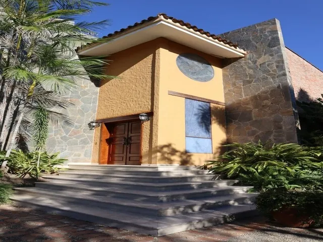 Johana Lazaro Vende Casa De 3 Niveles En Urb Hato Royal - Carabobo  Consta De 2.634m2 De Terreno   **solo Clientes**