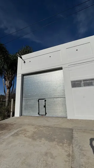 Galpón En Alquiler De 120m2 Ubicado En Francisco Álvarez