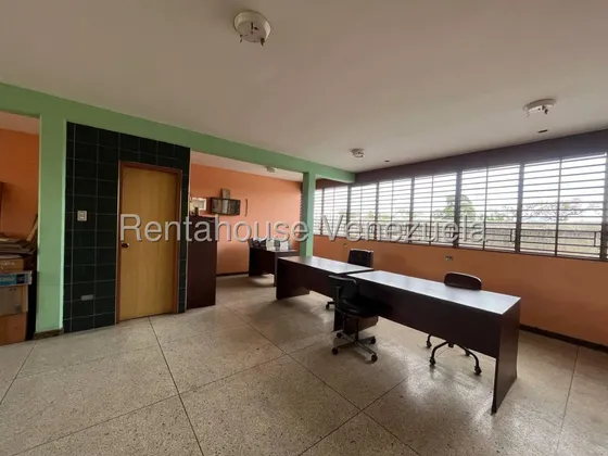 Julian Galindez Vende Amplio Local En Zona Centro Barquisimeto  #25-22148