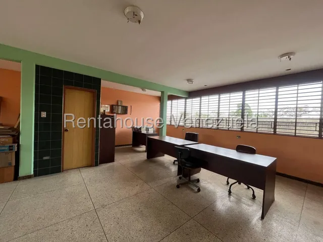 Julian Galindez Vende Amplio Local En Zona Centro Barquisimeto  #25-22148