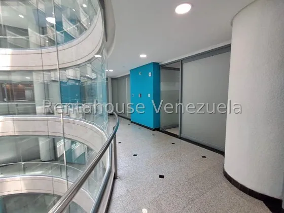 Rz Alquila ¡aumenta La Productividad De Tu Equipo En Esta Oficina Funcional Y Luminosa! Un Espacio Diseñado Para El Éxito De Tu Empresa. ¡ven A Conocerla! 25-6883 Jun13