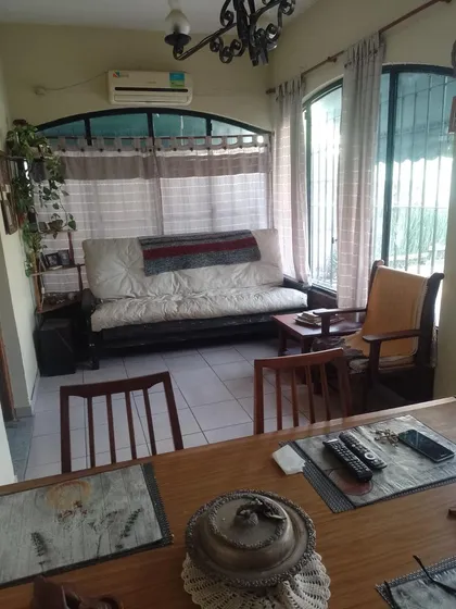 Casa En Venta - 2 Dormitorios 1 Baño - Cochera - 401mts2 - 12 De Octubre, Berazategui