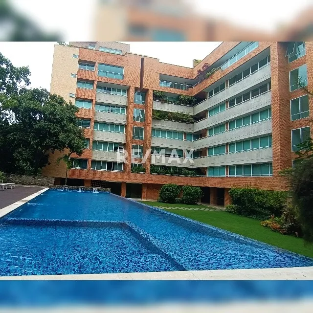 En Venta Apartamento Tipo Dúplex De Monteclaro. Calle Cerrada