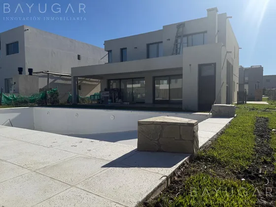 Venta Casa - Barrio Privado Lagoon Pilar / Pilar