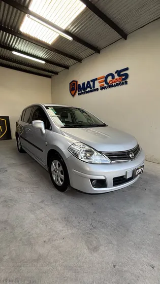 Nissan Tiida 1.8 Acenta