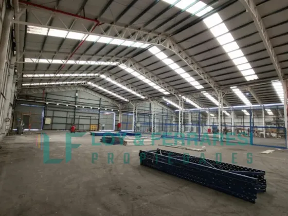 Arriendo Bodega Industrial Las Parcelas Con Estacionamiento