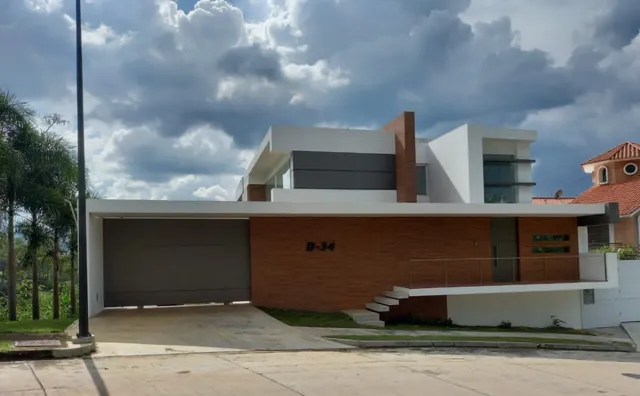 Casa Quinta En Terrazas Del Country, Guataparo. Plc-1101