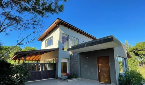 Casa En Venta - 3 Dormitorios 3 Baños - Cochera - 680mts2 - Pinamar