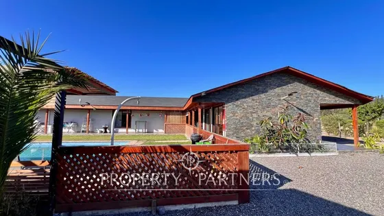 Hermosa Casa De Campo En Parcela De 1 Ha. En La Fo...