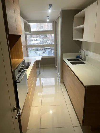 Se Vende Amplio Departamento En Ñuñoa Con Estacionamiento Y 
