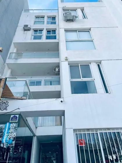 Vendo  Dpto 1 Dor. Sobre Duarte Quiros, Balcón, Mtrs Del Nvo. Centro Shopping