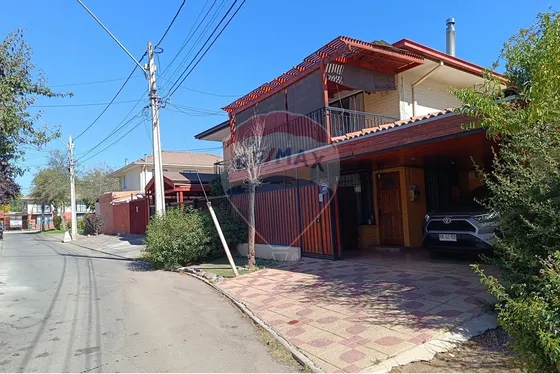 Casa En Arriendo Con Piscina En Maipú