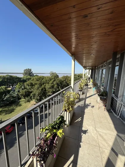 Departamento Sobre Av.libertad 100 De Tres Dormitorios Con Balcon Frente Al Rio Parana- Rosario