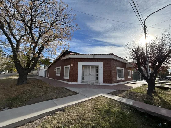 Casa En Alquiler A 3 Cuadras Del Parque H. Yrigoyen - Barrio Sat