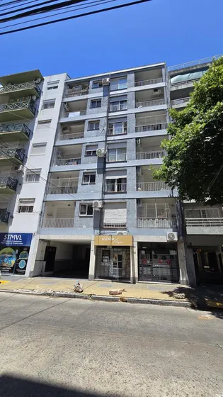 Departamento De 2 Ambientes Cochera, Balcon Y Patio En Venta