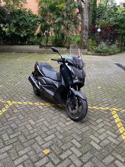 Yamaha Xmax 300 2025