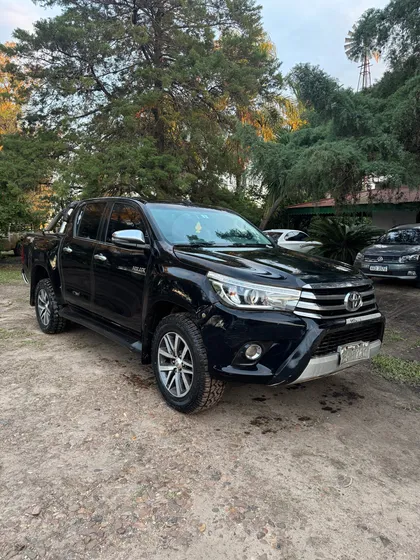 Toyota Hilux 2.8 D/cab 4x4 Srv Plus