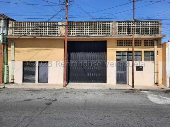 Daniela Linarez Alquila Galpones En Zona Centro De Barquisimeto Posee Mas De 500m2 Esta Totalmente Operativo Cuenta Con Todos Los Equipos Mobiliarios Necesarios Para Tu Empresa Comunicate.            
