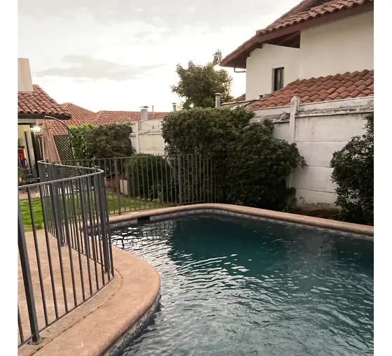 En Condominio , Hermosa , Solo Cuatro Casas