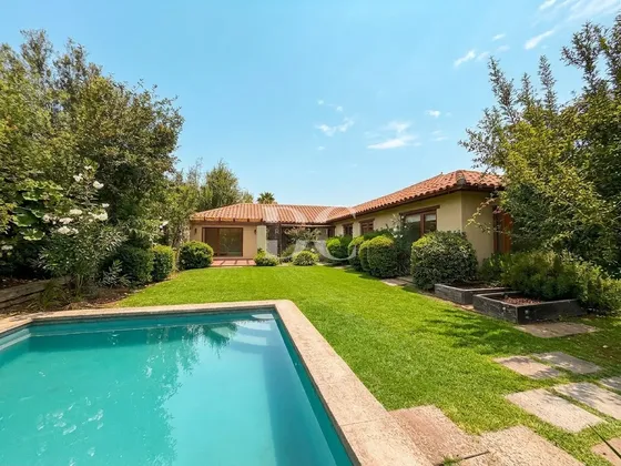 Casa En Venta De 4 Dorm. Piedra Roja Colina
