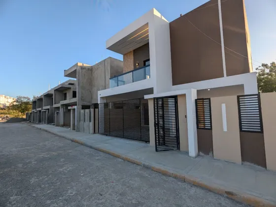 Vendo Exclusivas Casas De 2 Niveles En El Residencial Ciudad Modelo Ii, Av. Jacobo Majluta, Santo Domingo Norte, Rep.dom
