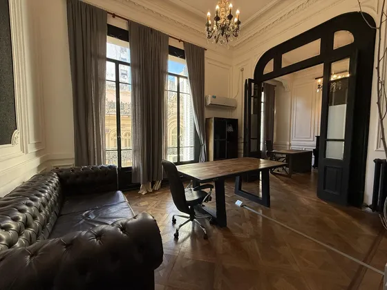 Espectacular Oficina De 200 M2 Totalmente Amoblada