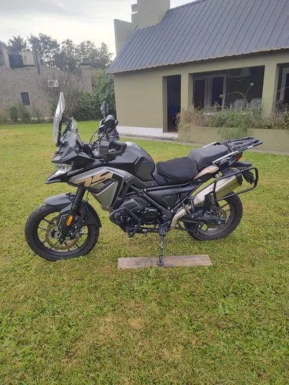 La Moto Está Impecable Y Tiene Muchos Accesorios