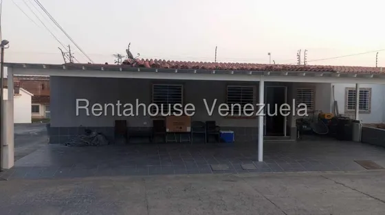 25-20836excelente Casa En Venta De  200 M2 En Urb Privada Y Tranquila Villas De Yara , Cuenta Con 3 Habitaciónes, 2 Baño    Yineth Cordero Rahco Y:c 