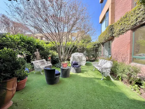 Departamento Con Jardín Privado En Santa María Manquehue