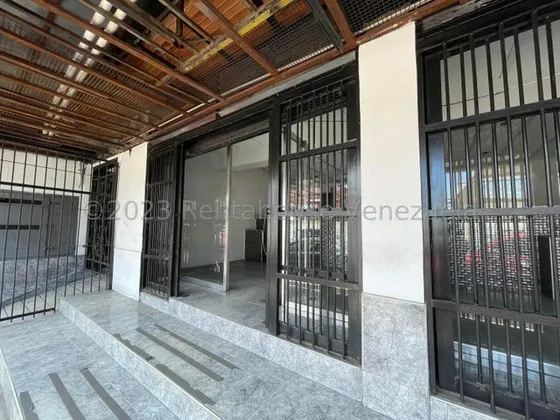 Local En Alquiler En La Avenida Ayacucho A Pie De Calle 24-5293 Holder 