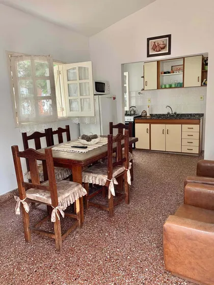 Se Alquila Casa Muy Cómoda A 200 Metros Del Mar.