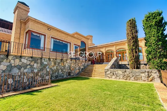 Casa En Arriendo De 5 Dorm. En Vitacura