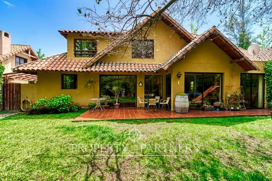 Amplia Y Acogedora Casa En San Carlos De Apoquindo