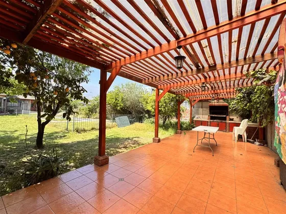 Venta De Casa En La Florida, 1000 M2, Piscina Próximo- Metro